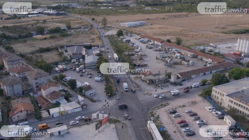 Махат маркировката на пътя Коматево-Първенец, слагат знаци по трасето