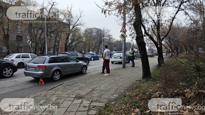 Катастрофа с патрулка на булевард в Пловдив, полицай е пострадал