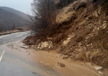 Свлачище се е образувало на пътя за хижа Здравец  Прочетете ощеМястото