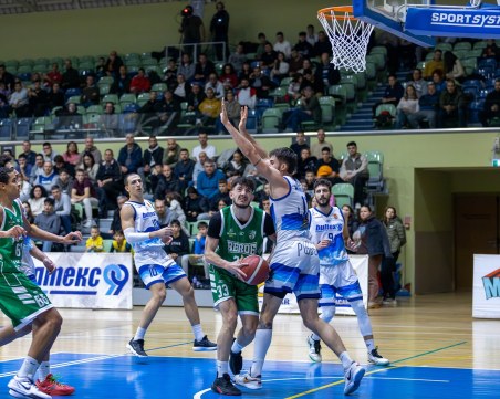 Академик завършва годината с гостуване във Варна