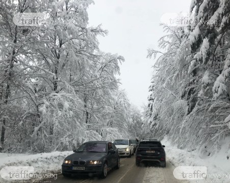 Снежен капан! Над километър пата преди хижа 