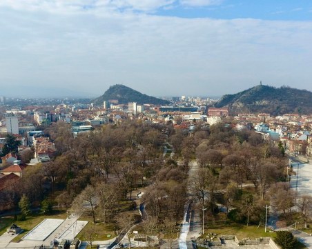 Валежите в Пловдив намаляват, температурите остават ниски