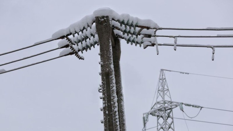 Боровец осъмна без ток, ски зоната е затворена