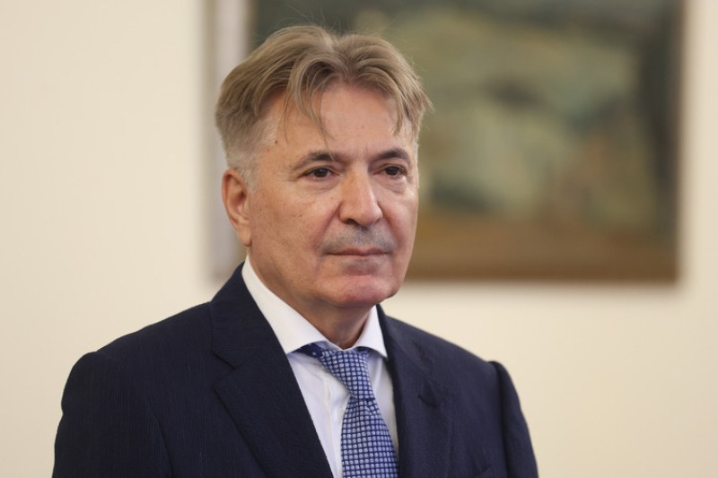 Министърът на икономиката и индустрията д-р Петко Николов се срещна