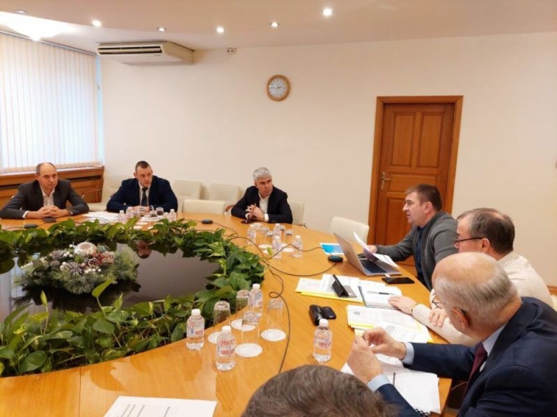 Спешна среща при енергийния министър заради проблемите с тока