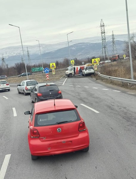 Катастрофа на кръговото на Асеновградско и Околовръстното, образува се голяма тапа