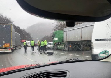 Възстановено е движението през Прохода на Републиката съобщиха от Агенция