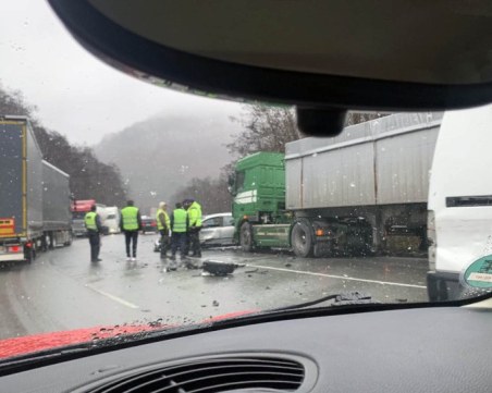 Възстановиха движението през Прохода на Републиката