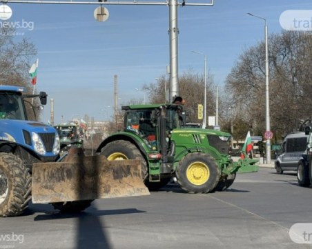 Фермери излизат на протест, затварят главен път