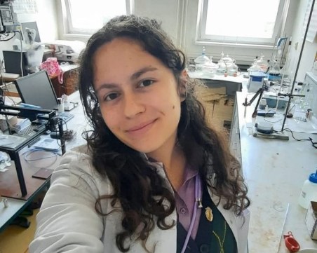 Пловдивчанка стъпи на две сцени: на световната химия и на музикалната сцена