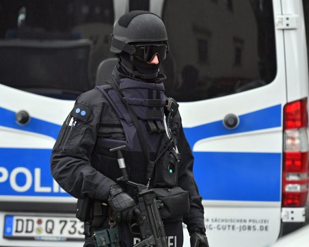 Нападение с нож в Берлин, има ранени