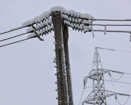 Без ток посрещнаха новата година някои домакинства в Ловеч и Троян