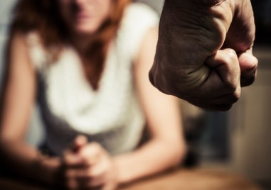 По случай на домашно насилие работят панагюрски полицаи Снощи в