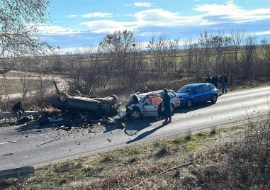 Пътят Пловдив – Карлово край  разклона за с Калояново продължава