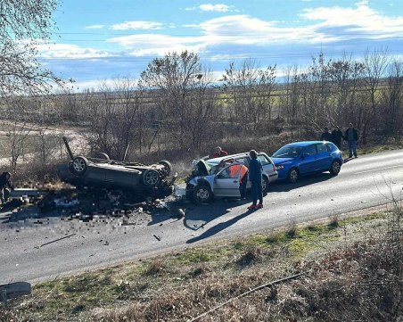 Пътят Пловдив – Карлово остава затворен след бруталната катастрофа с две жертви