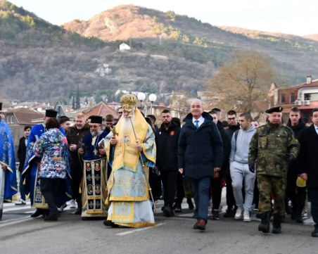 32-годишен спаси богоявленския кръст в Асеновград