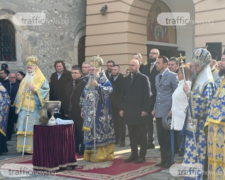 Митрополит Николай освети бойните знамена, пожела благоденствие и мир