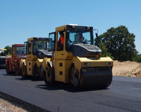 От утре: Ремонт между Йоаким Груево и Кадиево ограничава движението по пътя