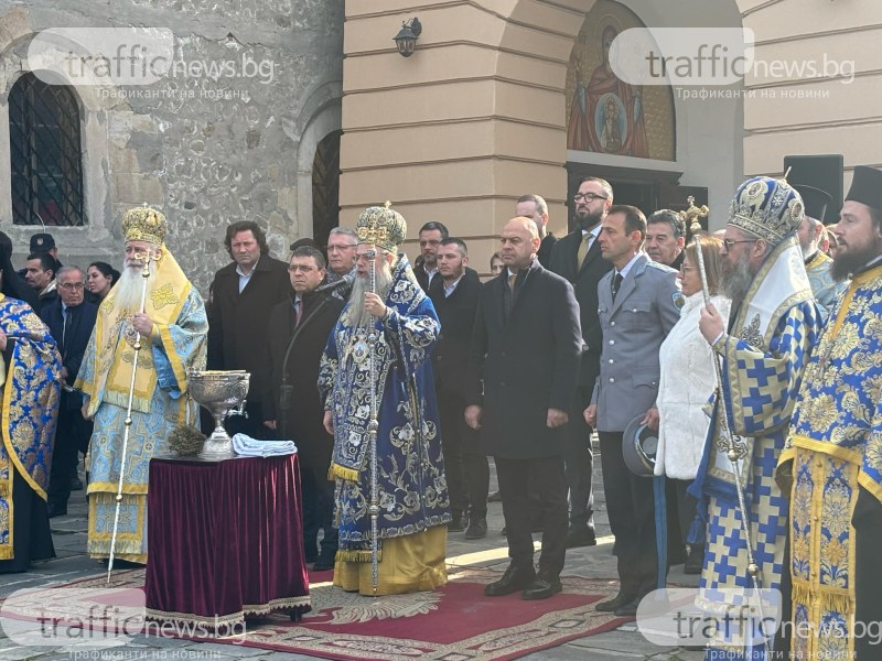 Митрополит Николай освети бойните знамена, пожела благоденствие и мир