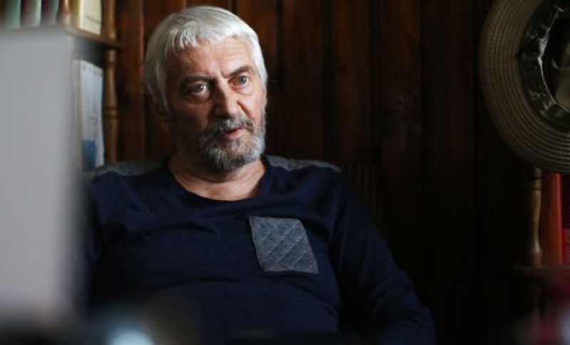 Напусна ни писателят и сценарист Владимир Даверов. Това съобщи съпругата