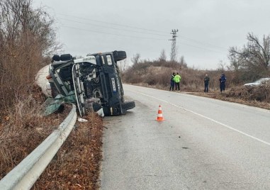 Бетоновоз се е преобърнал на пътя Пазарджик Панагюрище Прочетете ощеПо