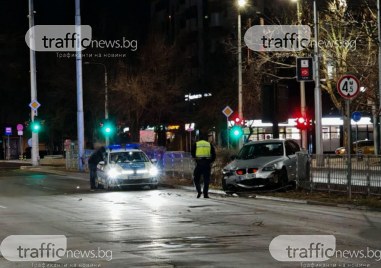 Шофьор на БМВ самокатастрофирал на ключов пловдивски булевард снощи сигнализира