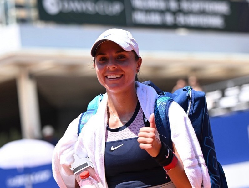 Вики Томова продължава напред на двойки на Australian Open