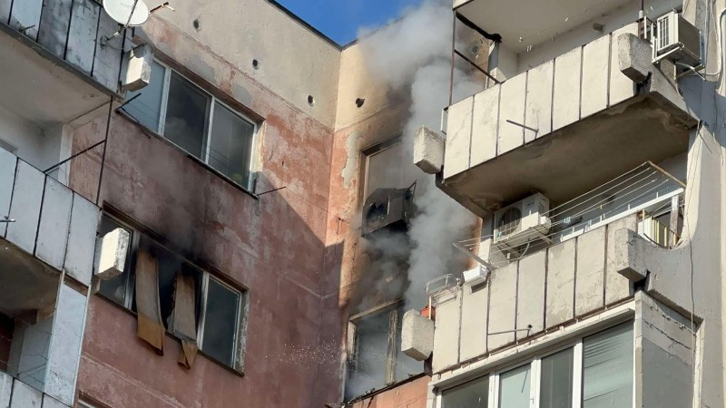 Възрастният мъж, който пострада при пожара в ЖР Тракия, е