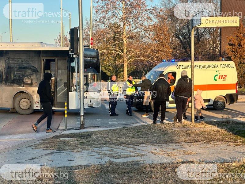 Автобус блъсна пешеходка в Тракия, откараха я в болница