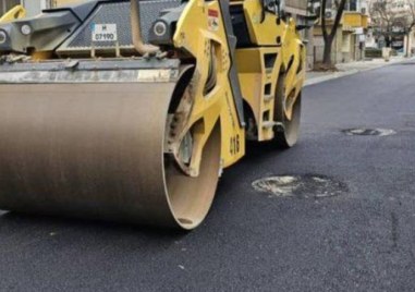 Валяк асфалтирал общинска улица удари кола в квартал Драгалевци На