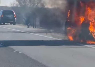 Днес преди обяд автомобил се е запалил на 101 км