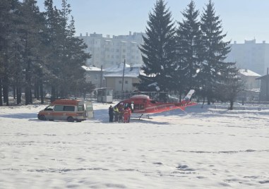 За първи път медицински хеликоптер кацна в болницата в Разлог