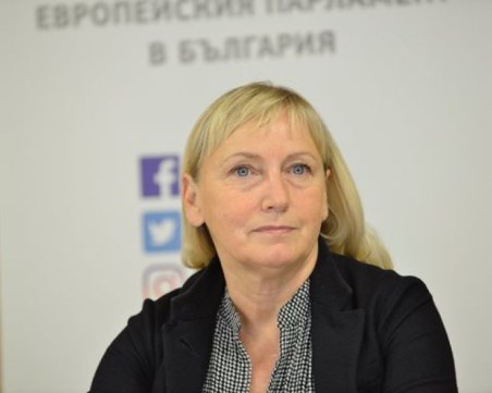 Председателят на ЕП: Елена Йончева и Танер Кабилов вече са независими евродепутати