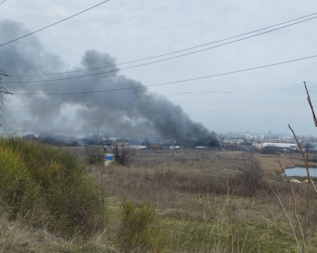 Пожар и взривове в автоморга в Бургас