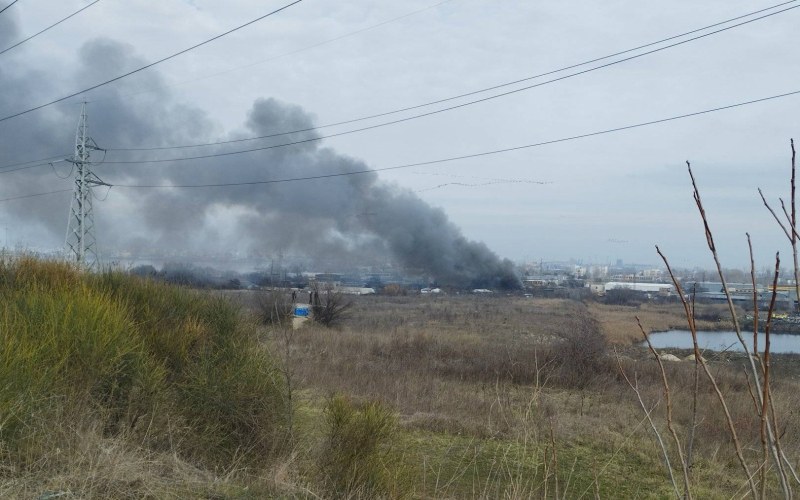 Пожар и взривове в автоморга в Бургас