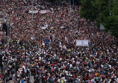 Протестиращите от месеци в Сърбия призовават за обща стачка утре