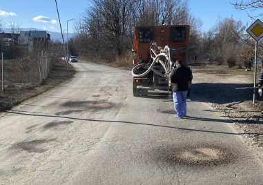 В следствие на обилните валежи се появиха компрометирани участъци от