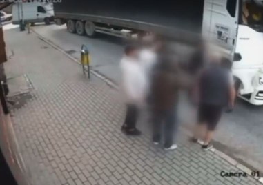 Мъже атакуваха шофьор на тир и нанесоха тежък побой на негов