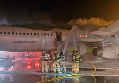 Самолет на южнокорейската компания Air Busan се запали във вторник