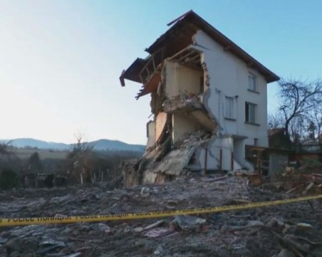 Основната версия за взрива в Банкя е изтичане на газ