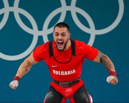 Карлос Насар ще продължи да вдига за България дори и при фалит на федерацията