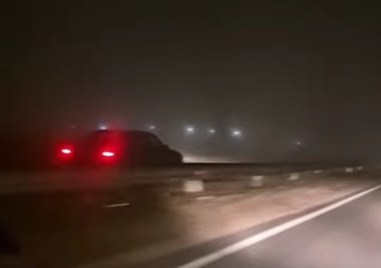 Автомобил е навлязъл в насрещното платно за движение на автомагистрала