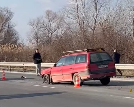 Тежка катастрофа на пътя Пловдив-Пазарджик затруднява движението