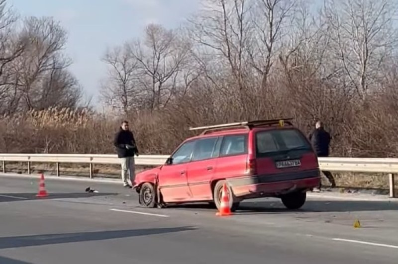 Тежка катастрофа на пътя Пловдив-Пазарджик затруднява движението