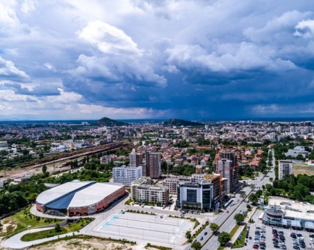 Мразовито и облачно ще е времето днес в Пловдив