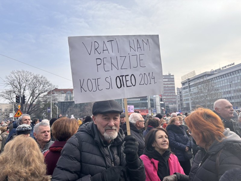 Пенсионери излязоха на улицата заедно с протестиращите студенти в Сърбия,