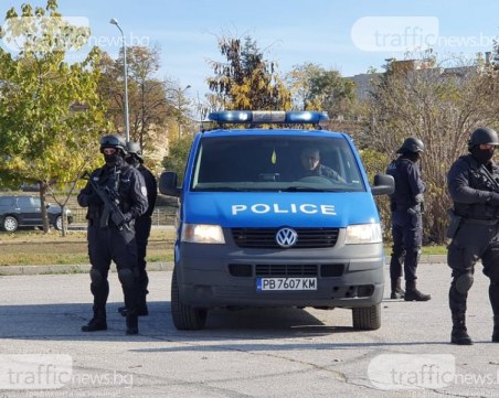 Мащабна акция на полицията в Пловдив! 88 души са задържани за притежание на наркотици, марихуана и вейпове