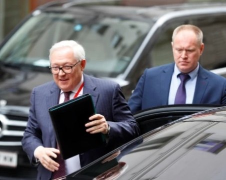 Среща на руски и американски дипломати в Москва: Ще има ли мирни преговори за Украйна?