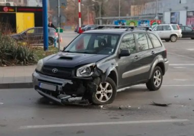 Майка с две деца беше блъсната на тротоар в Русе