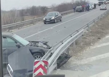 Общо 21 катастрофи са станали през изминалото денонощие в страната